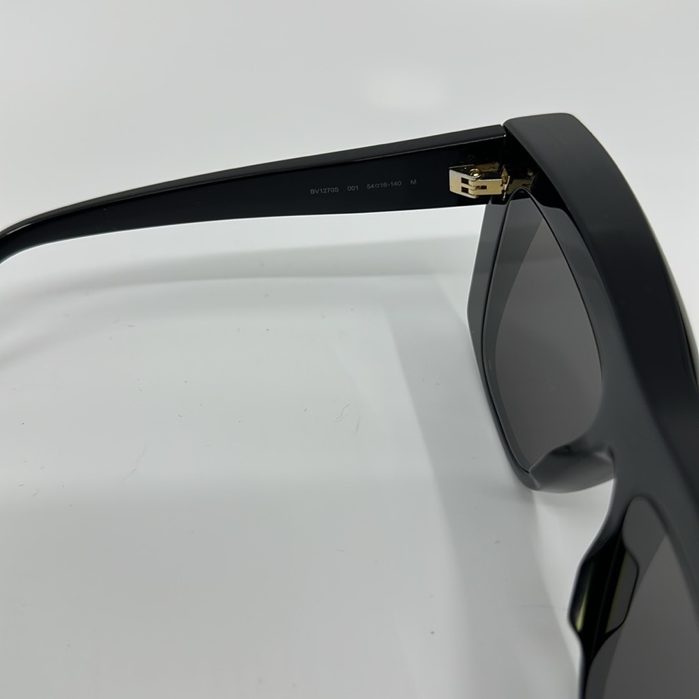Bottega Veneta black visor sunglasses with case and cloth - Picture 11 of 16